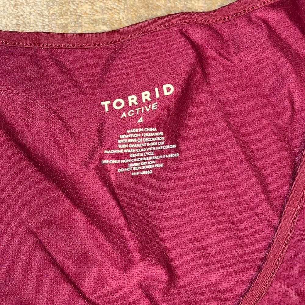 Torrid Perforated Jersey Scoop Neck Sleeveless Active Tank Burgundy size 4/4X - Picture 3 of 4